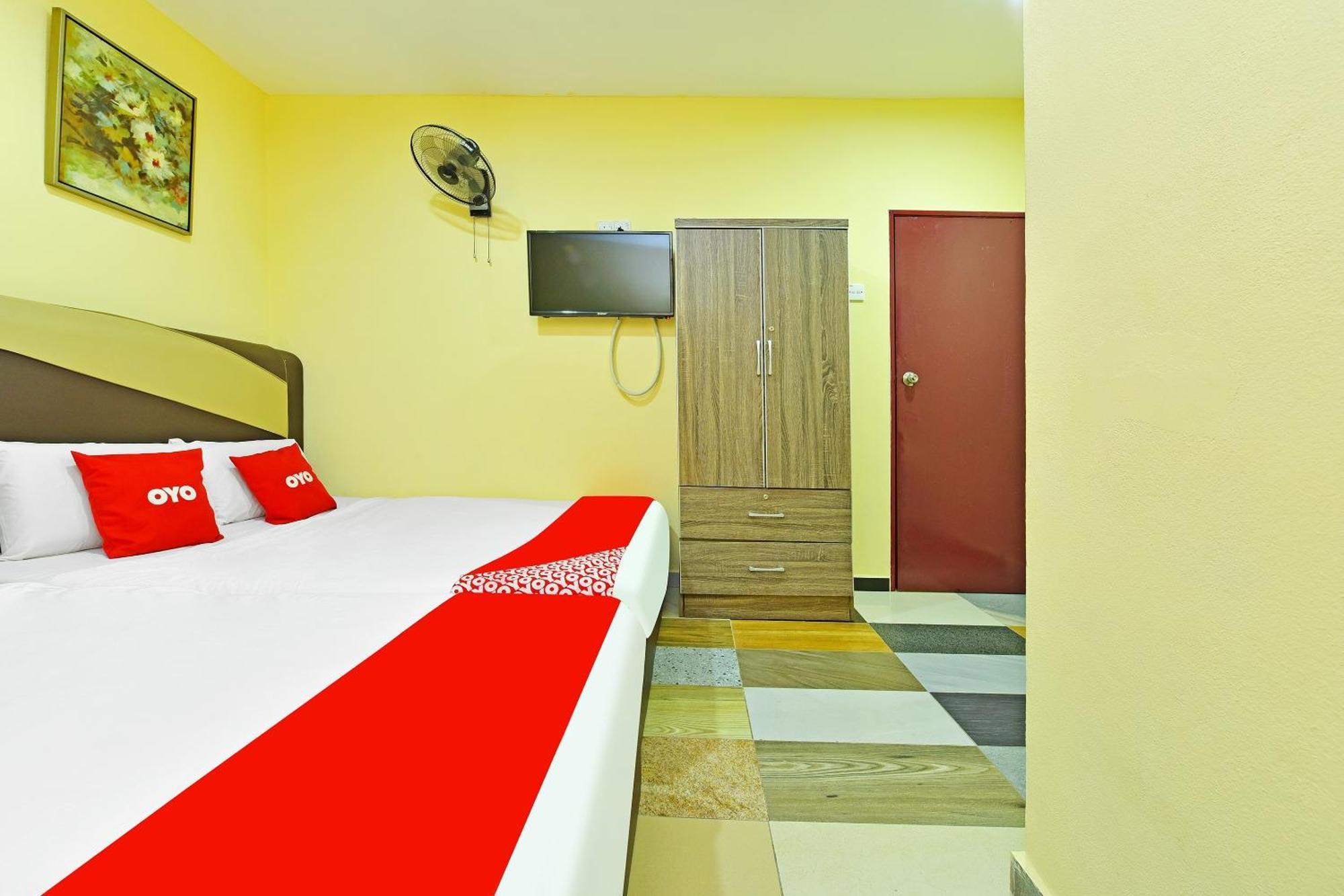 Oyo 873 Bamboo Inn Batu Ferringhi Esterno foto
