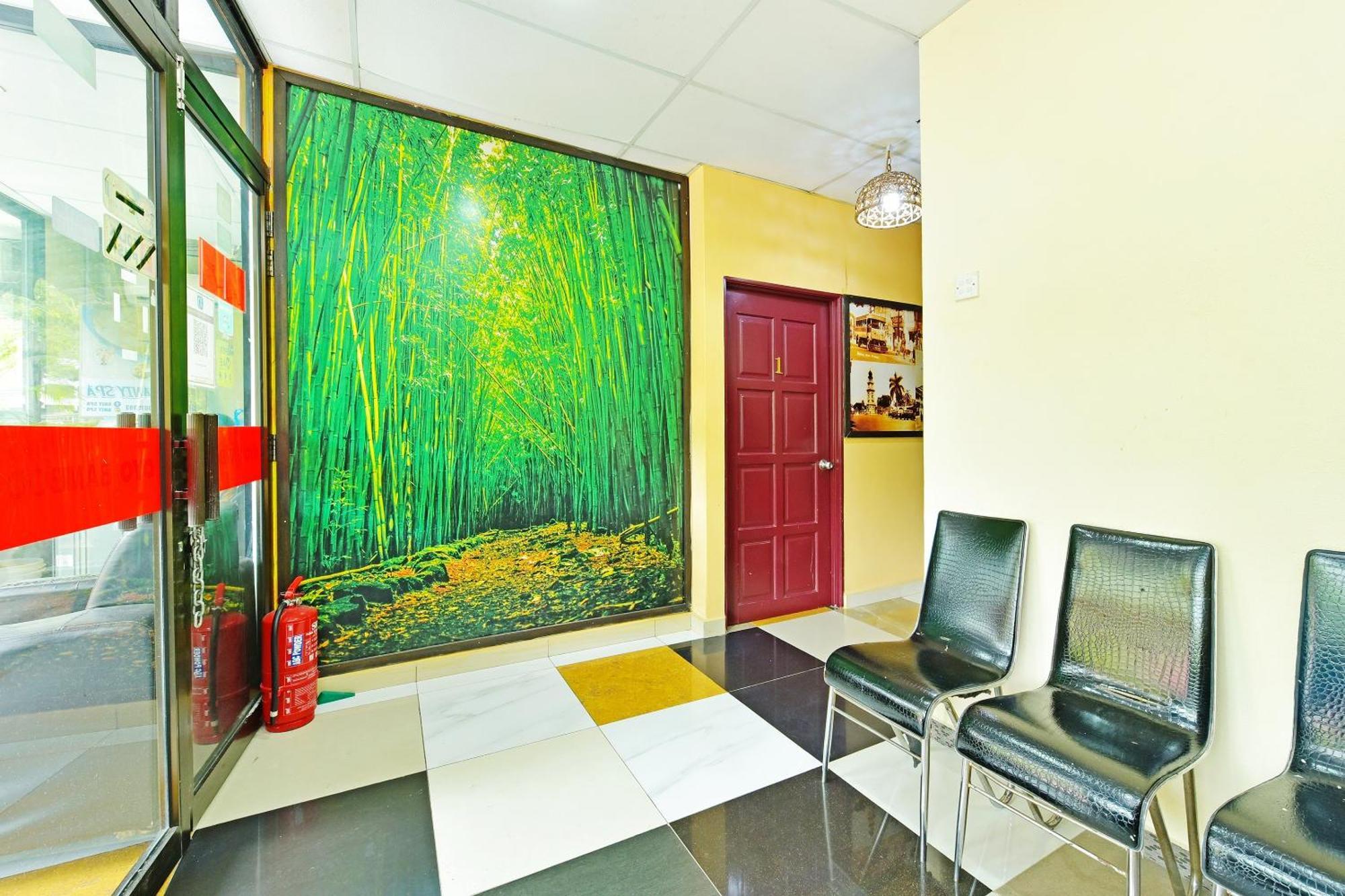 Oyo 873 Bamboo Inn Batu Ferringhi Esterno foto