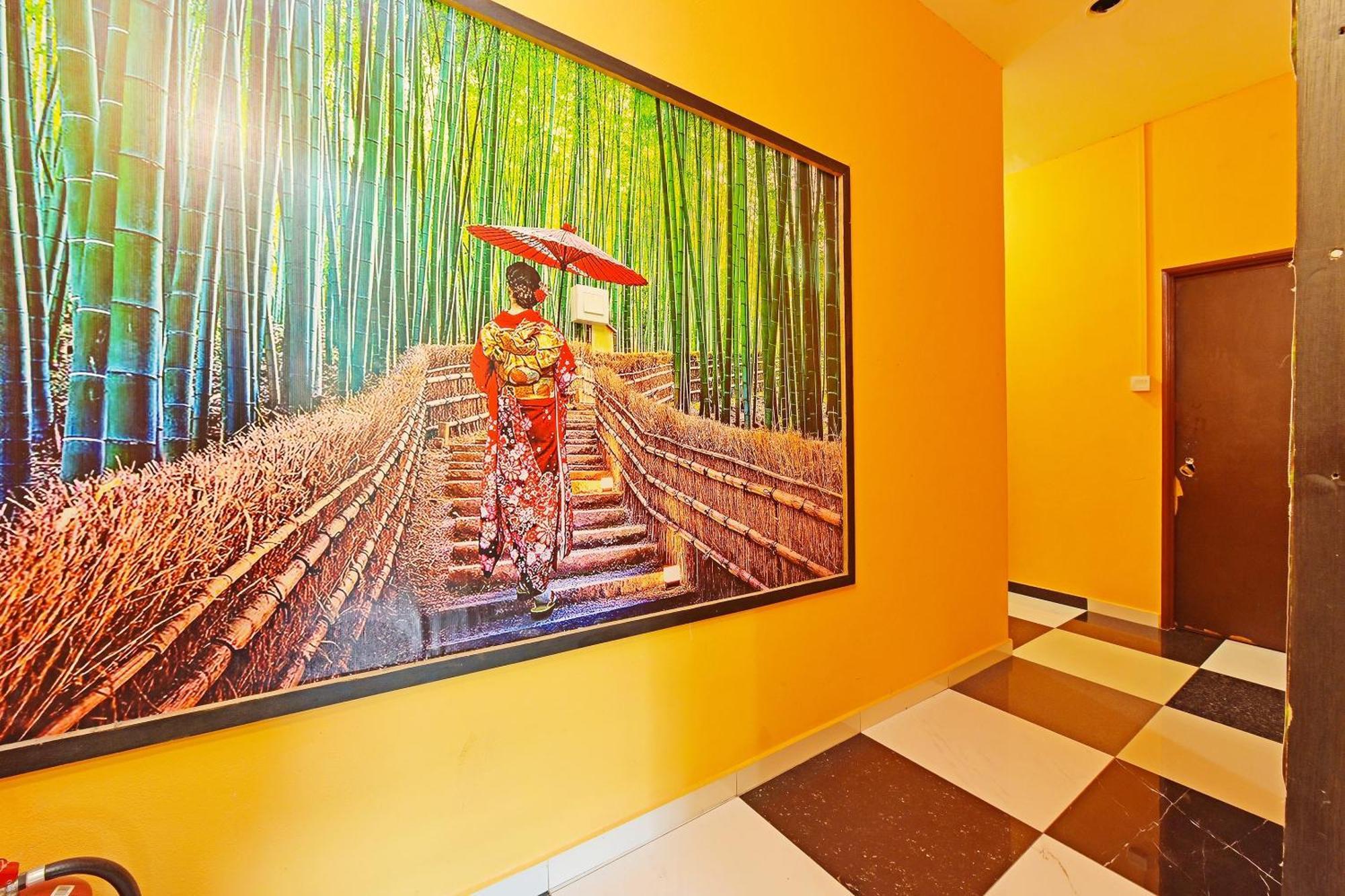 Oyo 873 Bamboo Inn Batu Ferringhi Esterno foto