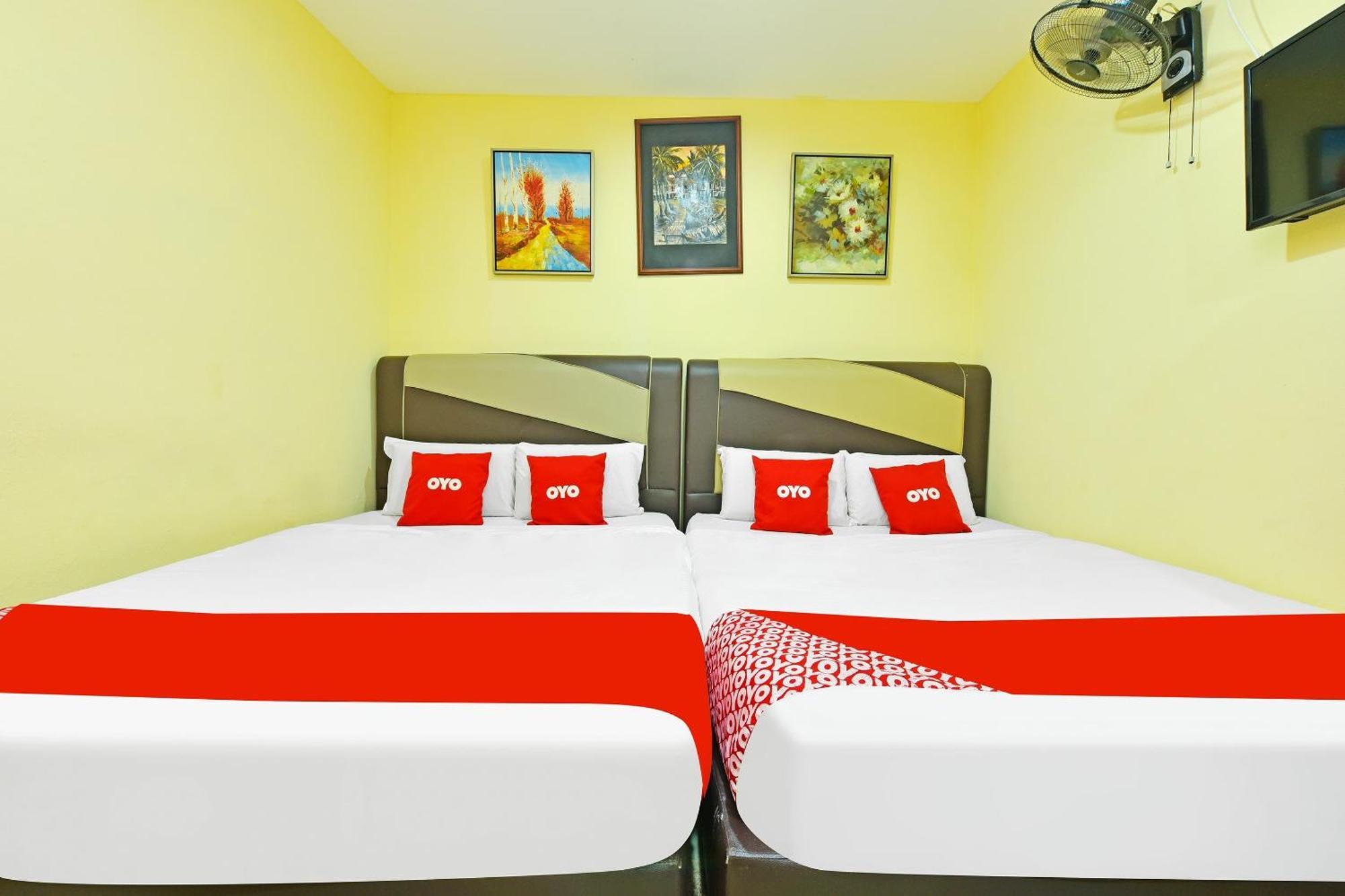 Oyo 873 Bamboo Inn Batu Ferringhi Esterno foto