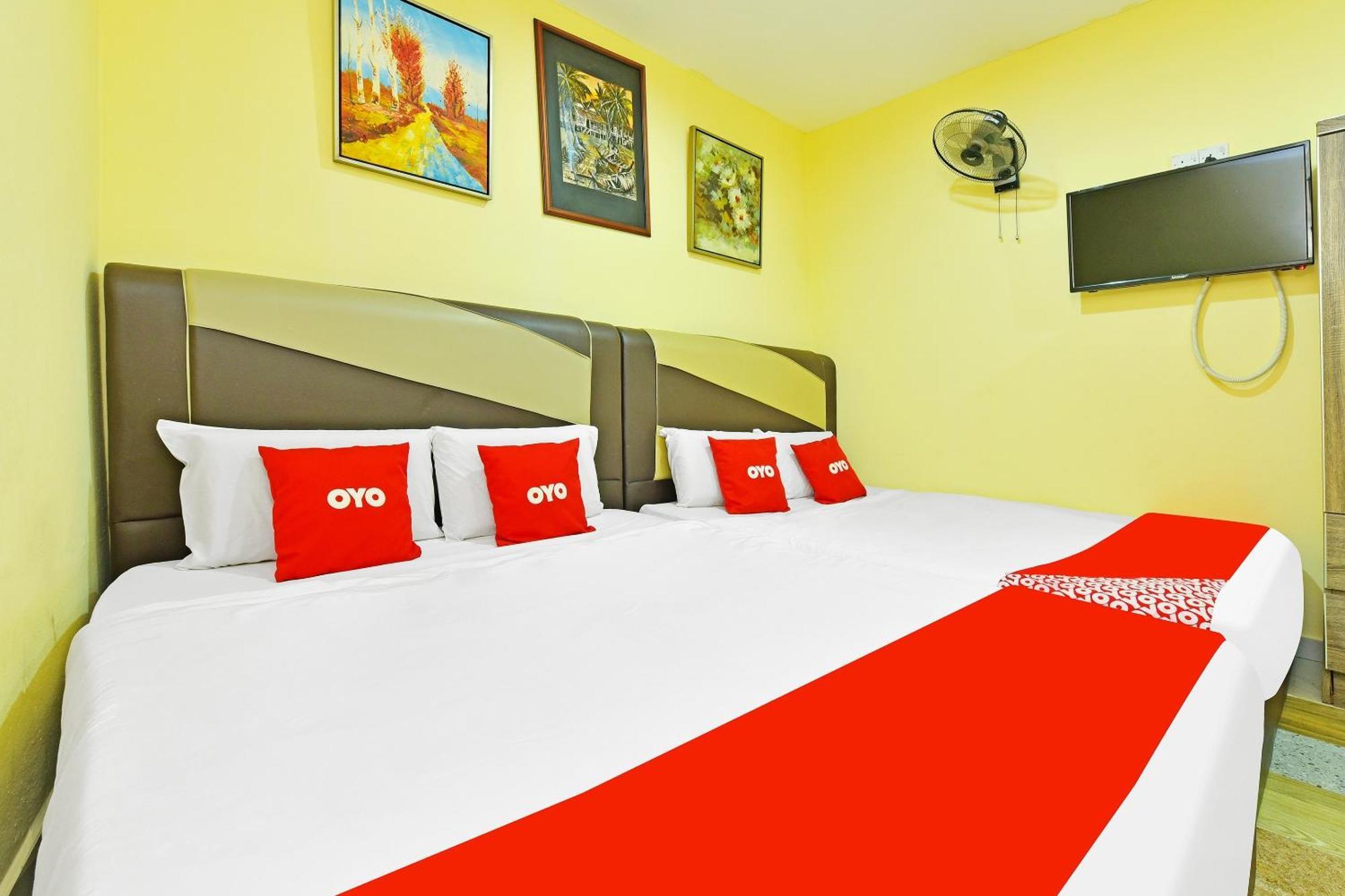 Oyo 873 Bamboo Inn Batu Ferringhi Esterno foto