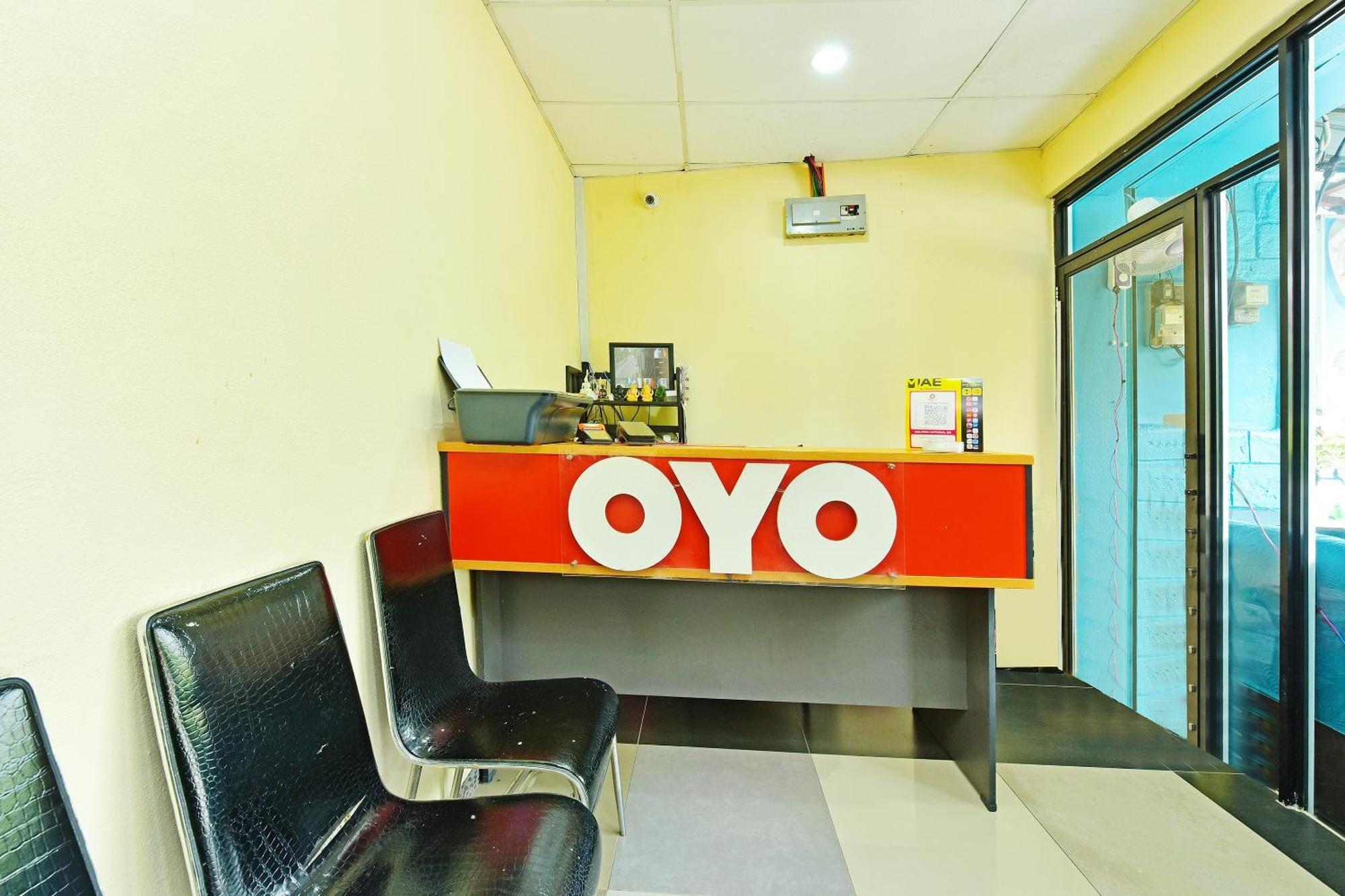 Oyo 873 Bamboo Inn Batu Ferringhi Esterno foto