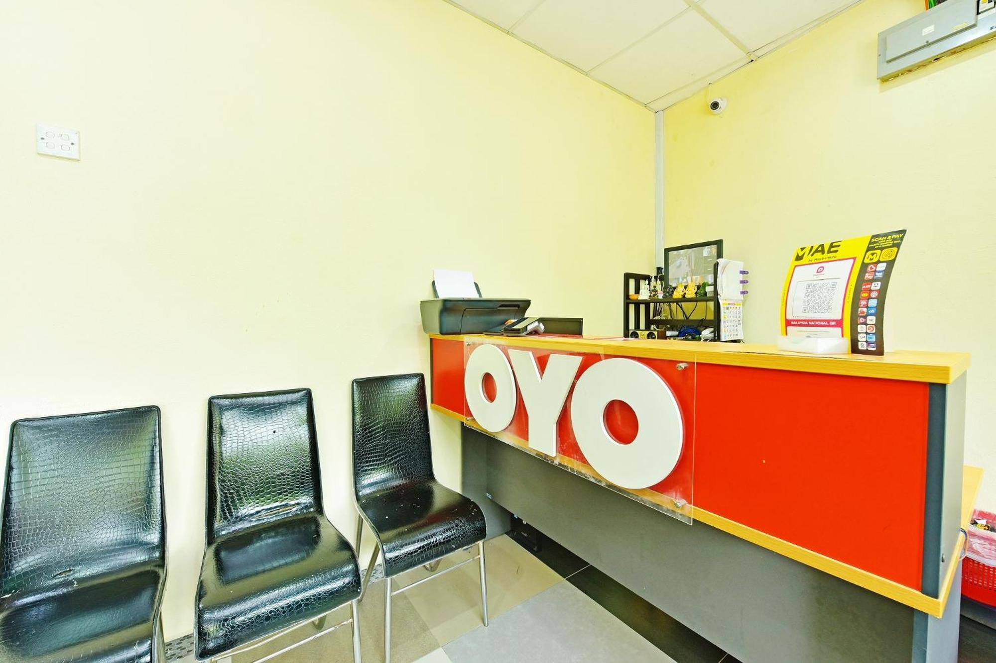 Oyo 873 Bamboo Inn Batu Ferringhi Esterno foto